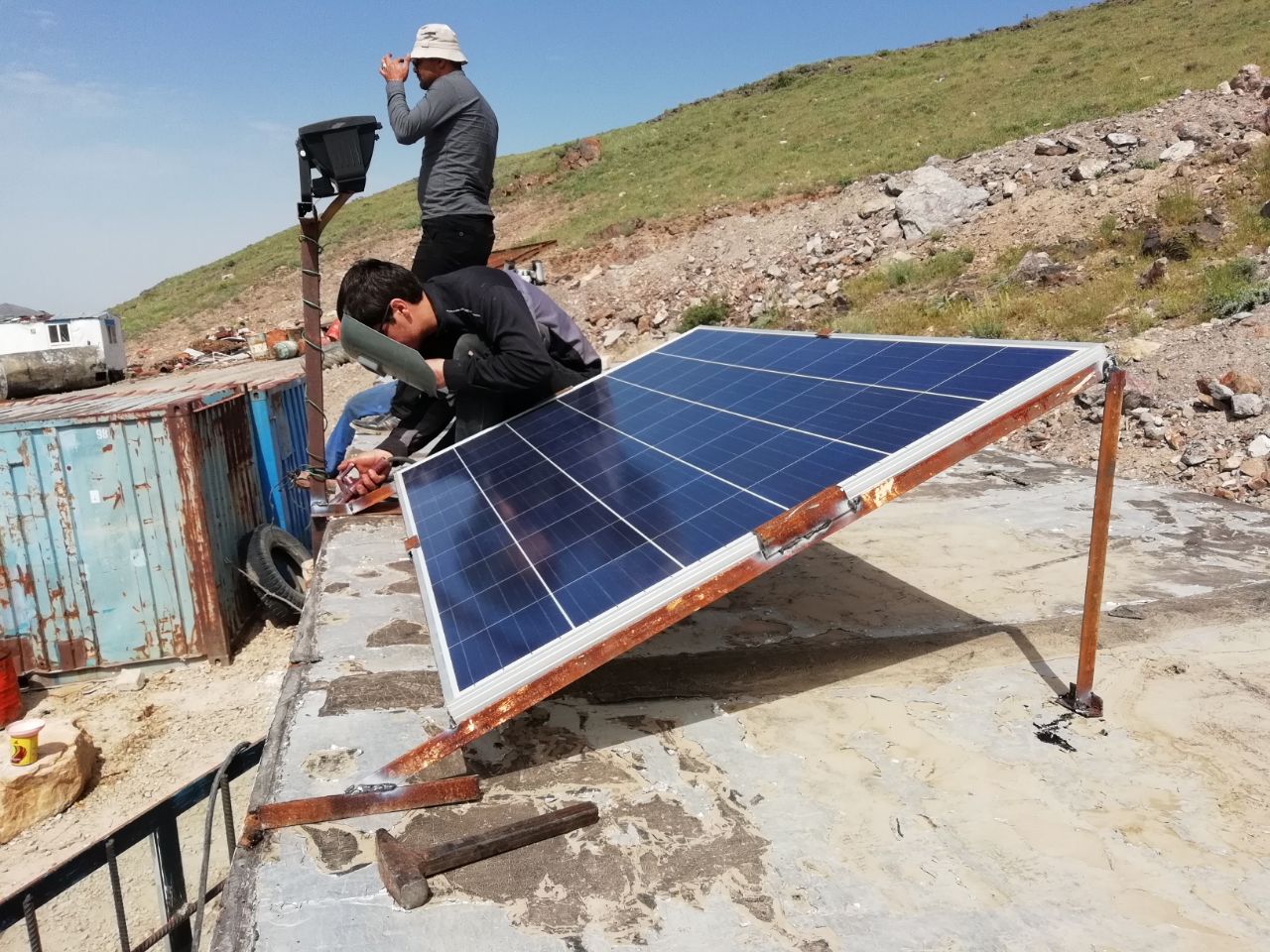سیستم برق خورشیدی برای پمپ آب باغ و ویلا