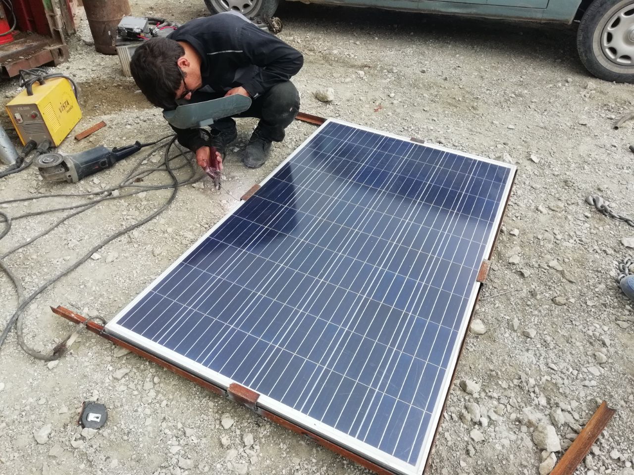 سیستم برق خورشیدی برای باغ